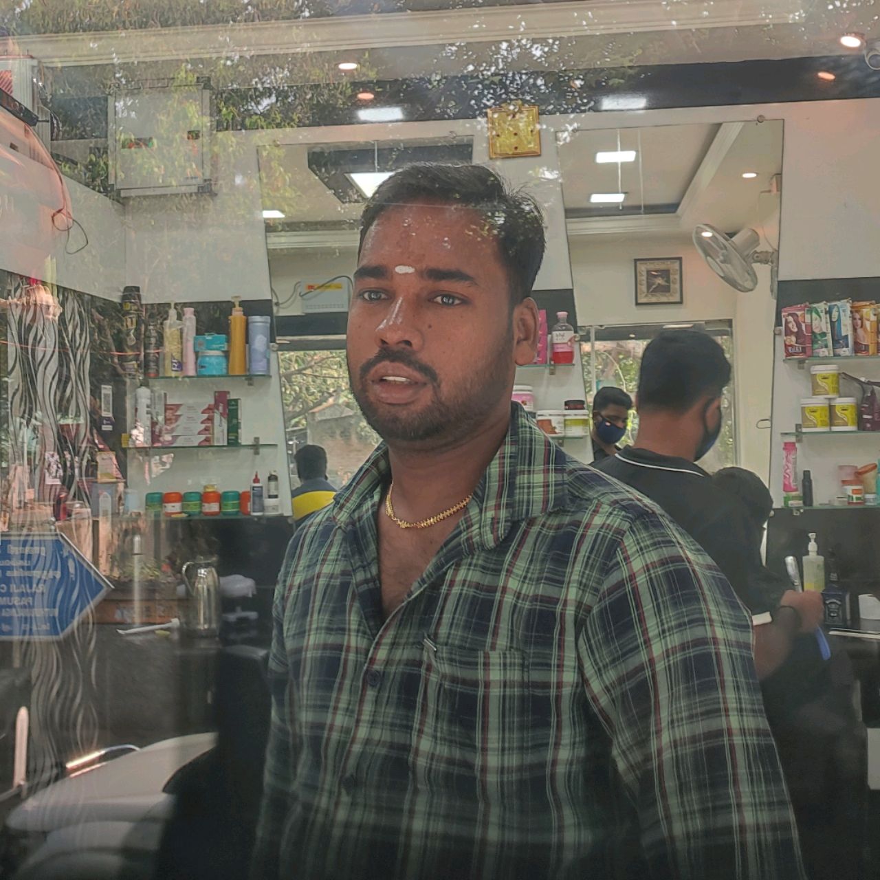 Mens-Hair-Stylist-for-Hourly-Hire-Saligramam-Chennai