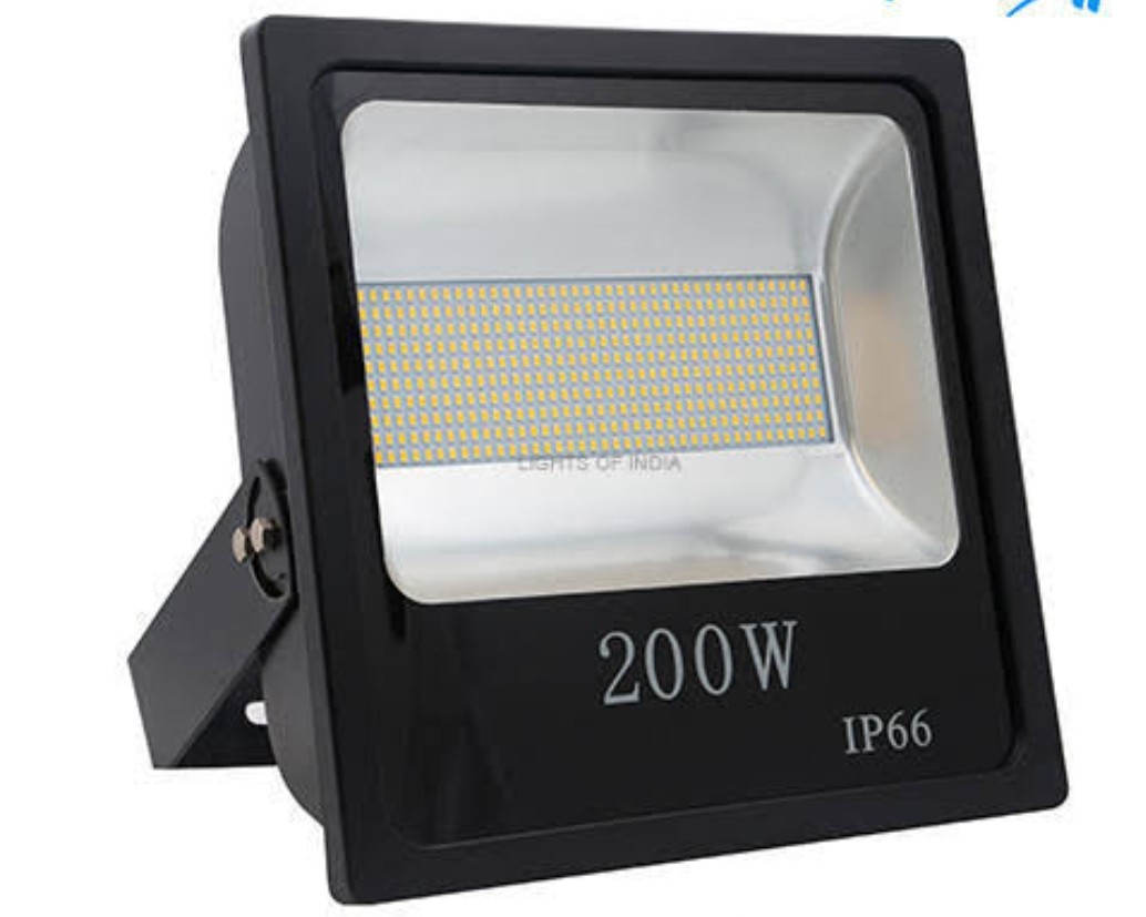 200 watts focus light